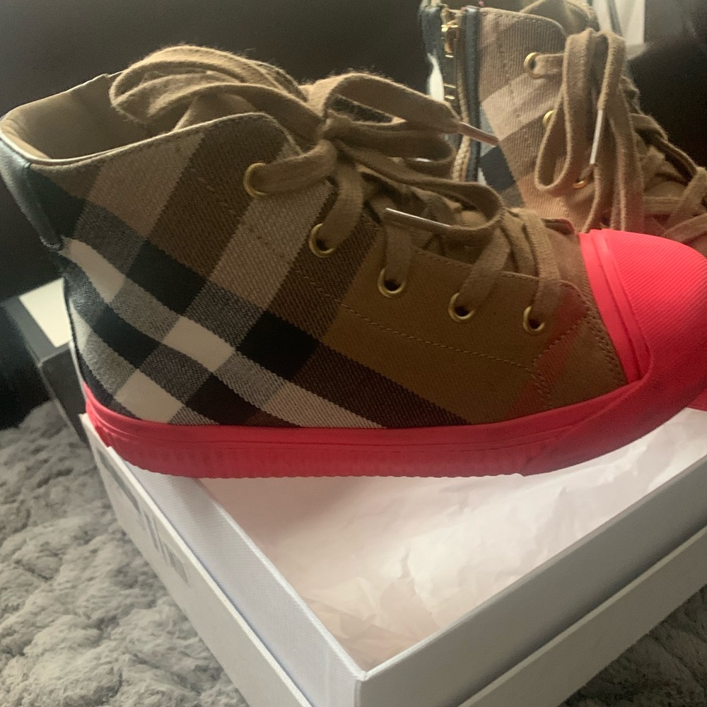 Girls Burberry sneakers